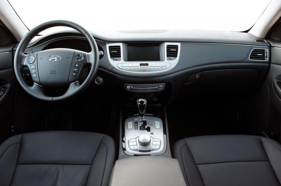  Hyundai Genesis 2012 года  (фото 25 из 73)